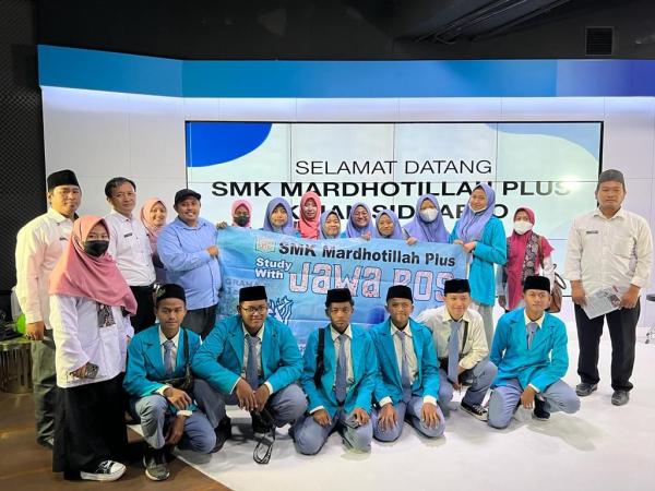 Tingkatkan Experience, SMK Mardhotillah Plus kunjungi Jawa Pos