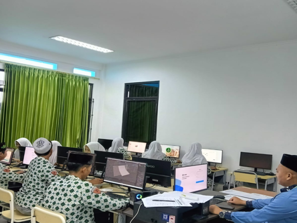 Sukses Terapkan Teknologi: ASAS Semester Gasal SMK Mardhotillah Plus Sidoarjo Berbasis Komputer Berjalan Lancar