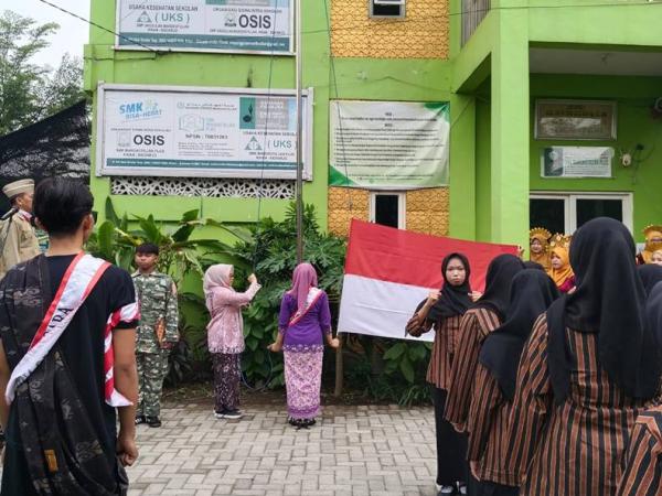 Menggali Semangat Patriotisme: Upacara Peringatan Hari Pahlawan di SMK Mardhotillah Plus